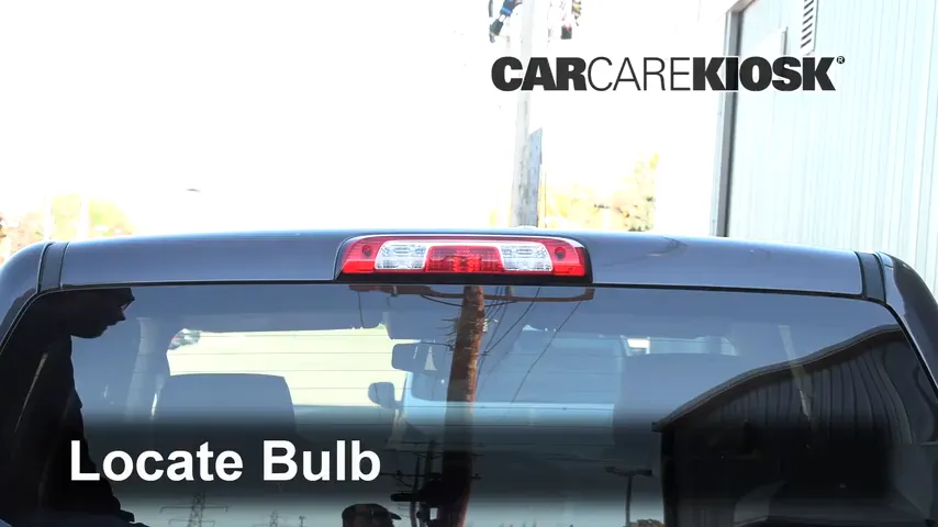 2016 GMC Sierra 2500 HD Denali 6.6L V8 Turbo Diesel Éclairage Feu de freinage central (remplacer l'ampoule)